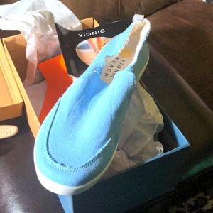 Vionic Beach bluebell slip ons